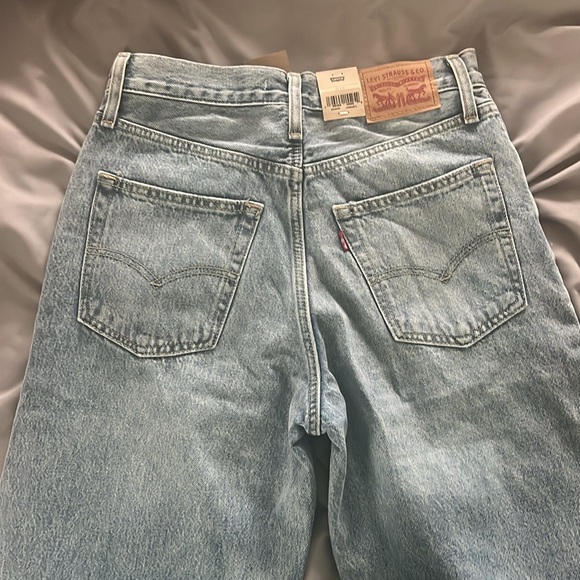 Women’s Levi’s ‘94 Baggy, size 27x31, light wash - Picture 2 of 3